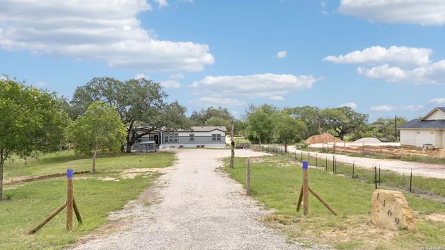 1169 Old Adams Ln, Pleasanton, TX 78064