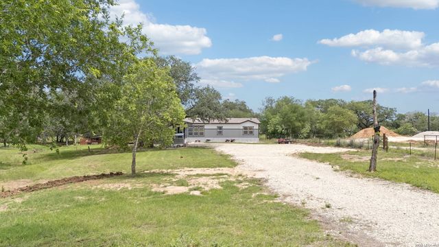1169 Old Adams Ln, Pleasanton, TX 78064