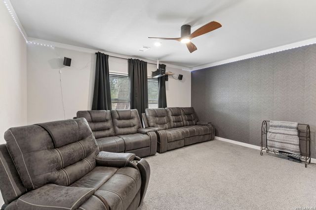 1169 Old Adams Ln, Pleasanton, TX 78064