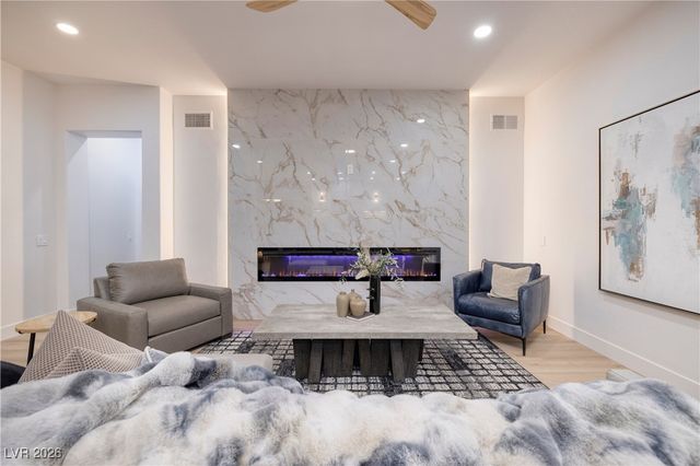 12 Oro Valley Drive, Henderson, NV 89052