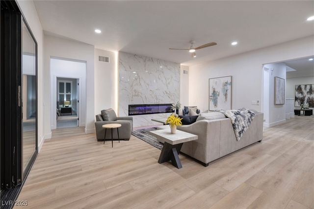 12 Oro Valley Drive, Henderson, NV 89052