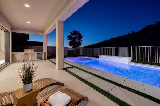 12 Oro Valley Drive, Henderson, NV 89052