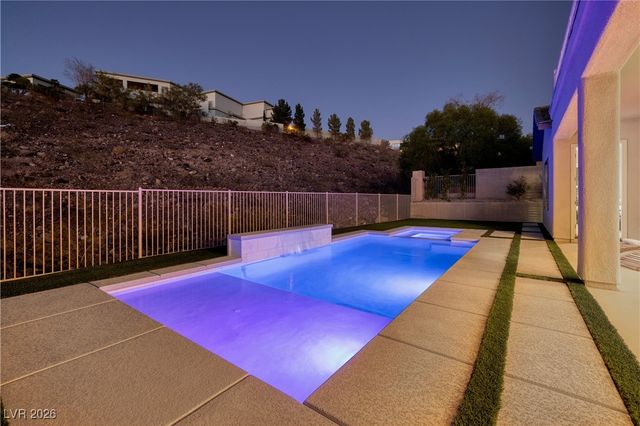 12 Oro Valley Drive, Henderson, NV 89052