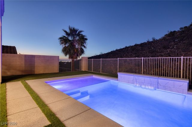 12 Oro Valley Drive, Henderson, NV 89052