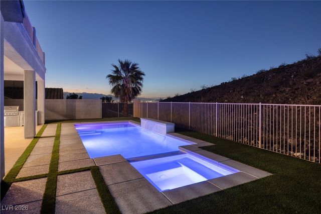 12 Oro Valley Drive, Henderson, NV 89052