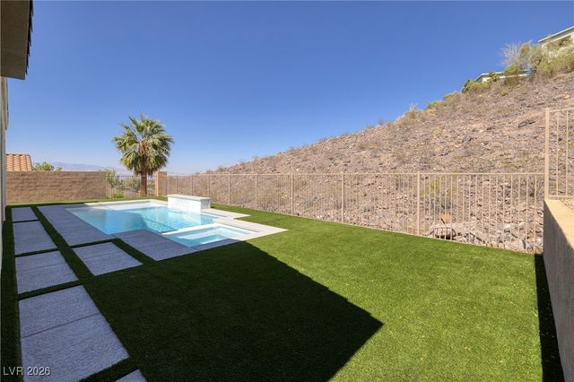 12 Oro Valley Drive, Henderson, NV 89052