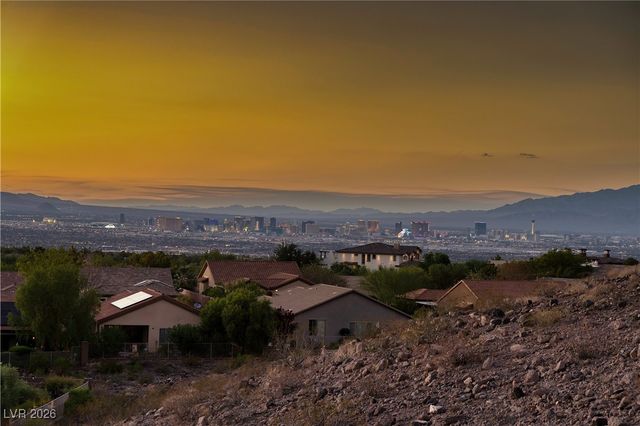 12 Oro Valley Drive, Henderson, NV 89052