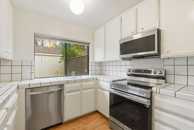 524 Hartnell Pl, Sacramento, CA 95825