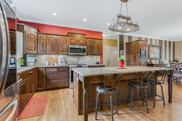 2350 Joe Brown Rd, Spring Hill, TN 37174