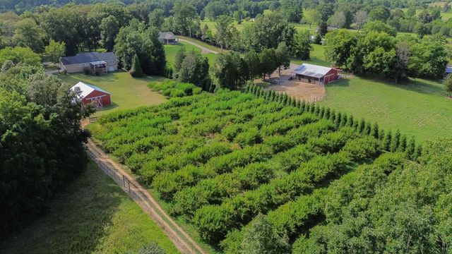 2350 Joe Brown Rd, Spring Hill, TN 37174