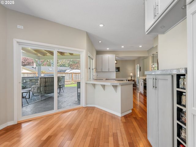 17488 MARDEE Ave, Lake Oswego, OR 97035