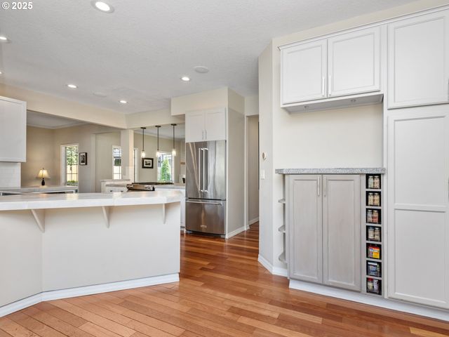 17488 MARDEE Ave, Lake Oswego, OR 97035