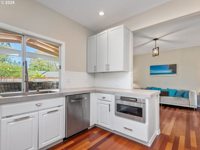 17488 MARDEE Ave, Lake Oswego, OR 97035