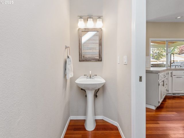 17488 MARDEE Ave, Lake Oswego, OR 97035