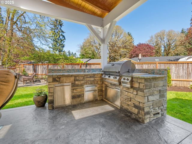 17488 MARDEE Ave, Lake Oswego, OR 97035