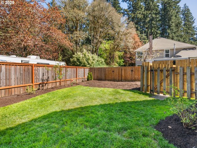 17488 MARDEE Ave, Lake Oswego, OR 97035