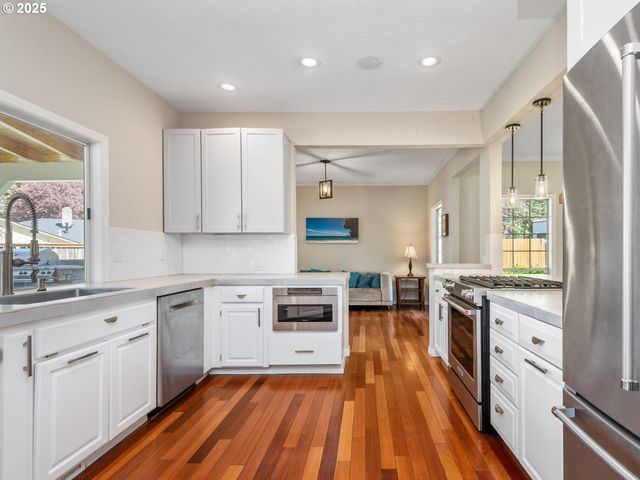 17488 MARDEE Ave, Lake Oswego, OR 97035