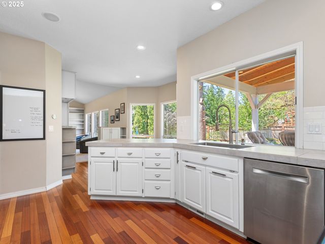 17488 MARDEE Ave, Lake Oswego, OR 97035
