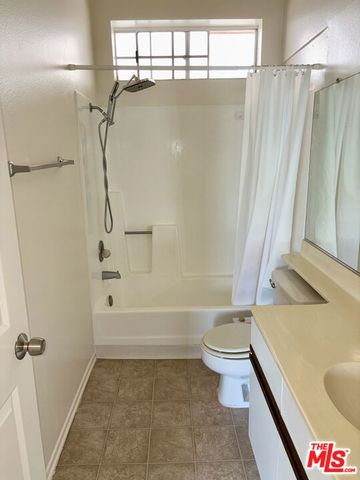 1221 Seward Street 205, Los Angeles, CA 90038