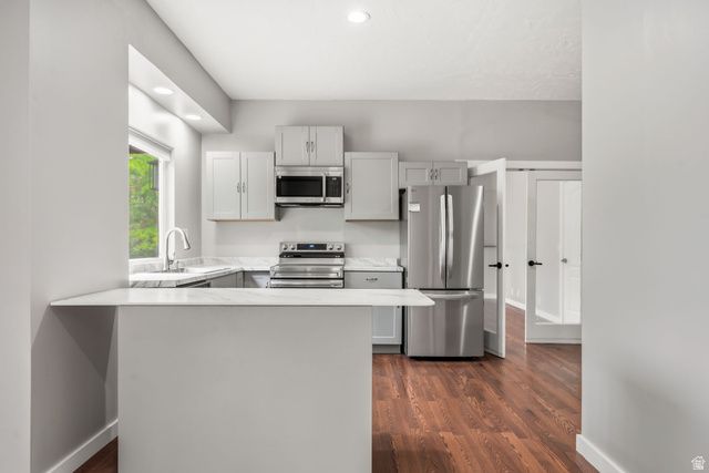 2154 E WASATCH BLVD, Sandy, UT 84092