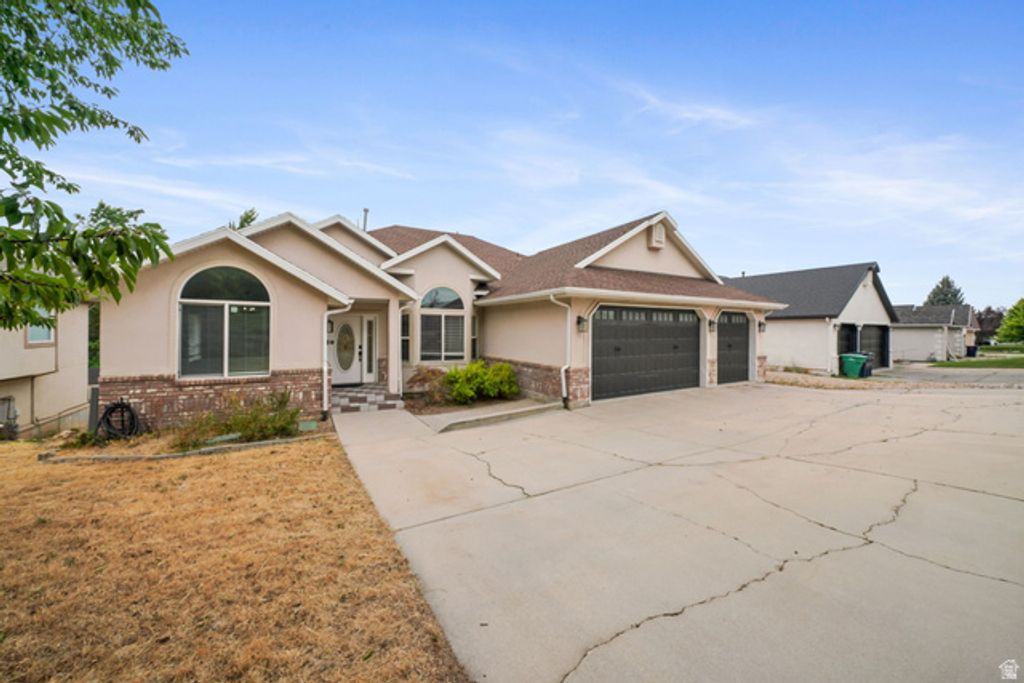 2154 E WASATCH BLVD, Sandy, UT 84092