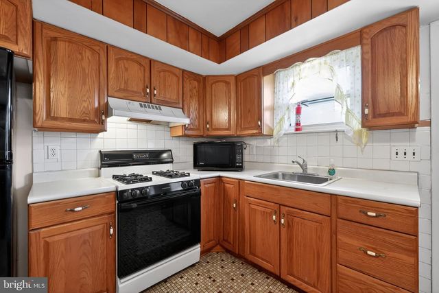 600 CLAY DR, Conshohocken, PA 19428