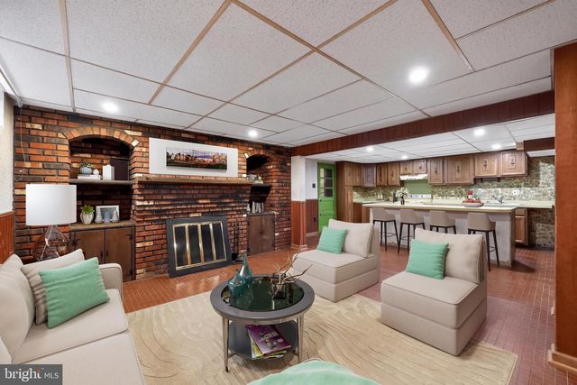 600 CLAY DR, Conshohocken, PA 19428