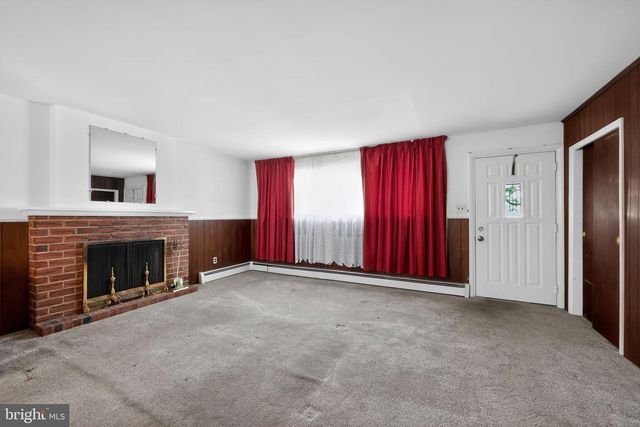 600 CLAY DR, Conshohocken, PA 19428