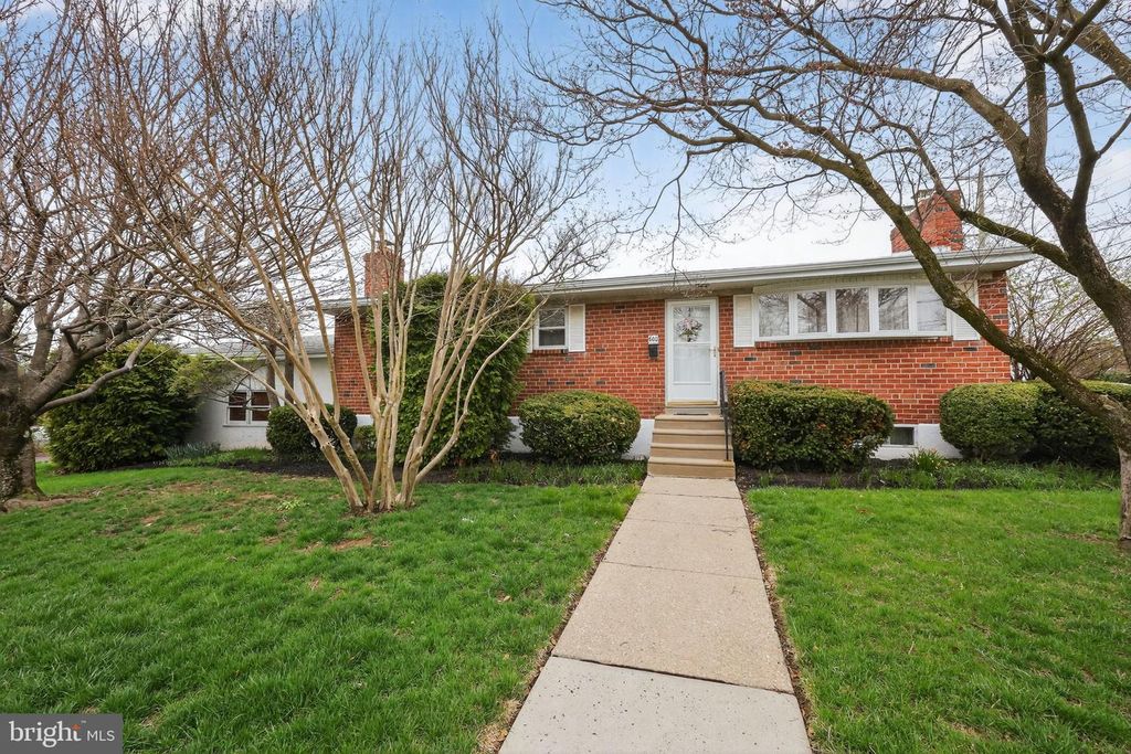 600 CLAY DR, Conshohocken, PA 19428