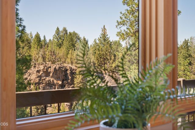 4211 NW Lower Village Road, Bend, OR 97703