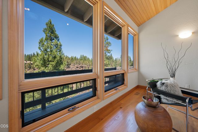 4211 NW Lower Village Road, Bend, OR 97703