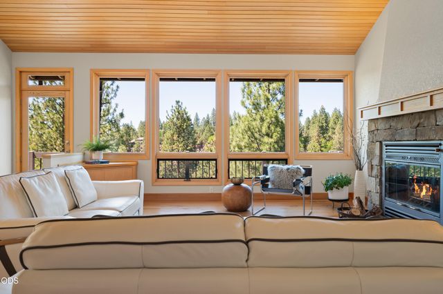 4211 NW Lower Village Road, Bend, OR 97703