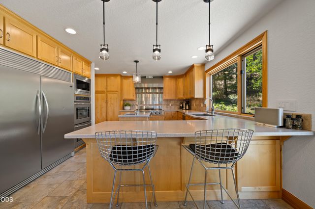 4211 NW Lower Village Road, Bend, OR 97703