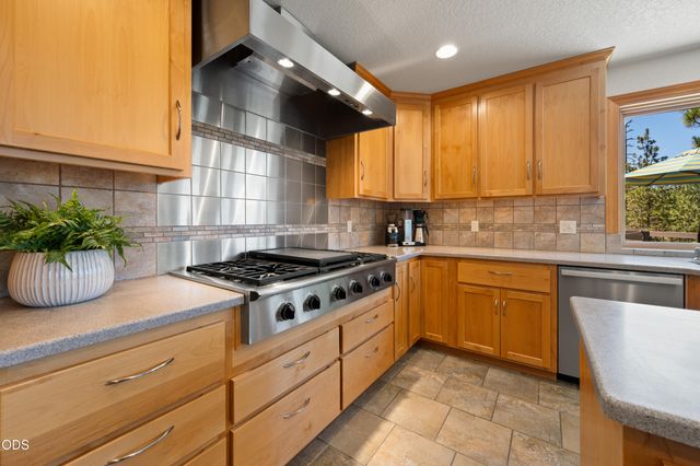 4211 NW Lower Village Road, Bend, OR 97703