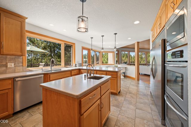 4211 NW Lower Village Road, Bend, OR 97703
