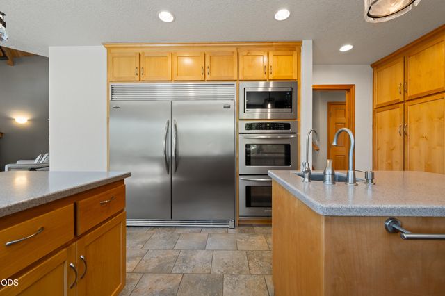 4211 NW Lower Village Road, Bend, OR 97703