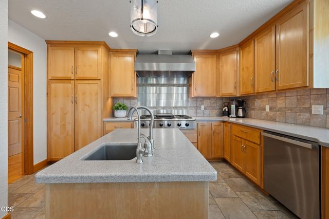 4211 NW Lower Village Road, Bend, OR 97703