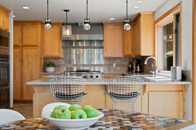 4211 NW Lower Village Road, Bend, OR 97703