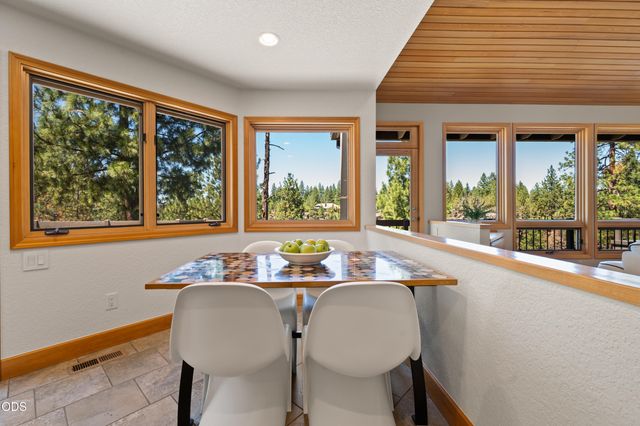 4211 NW Lower Village Road, Bend, OR 97703