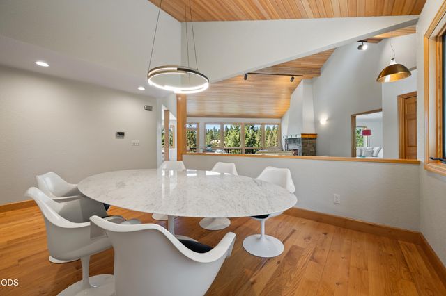 4211 NW Lower Village Road, Bend, OR 97703