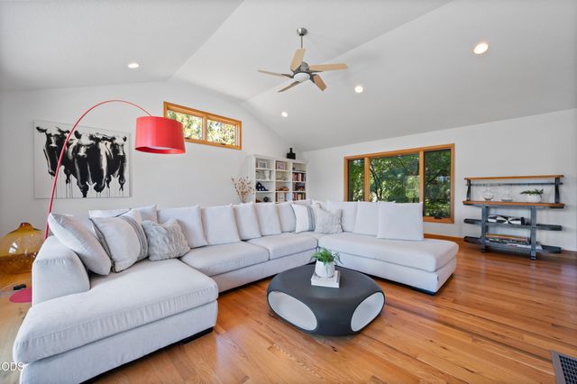 4211 NW Lower Village Road, Bend, OR 97703