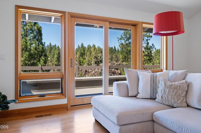 4211 NW Lower Village Road, Bend, OR 97703