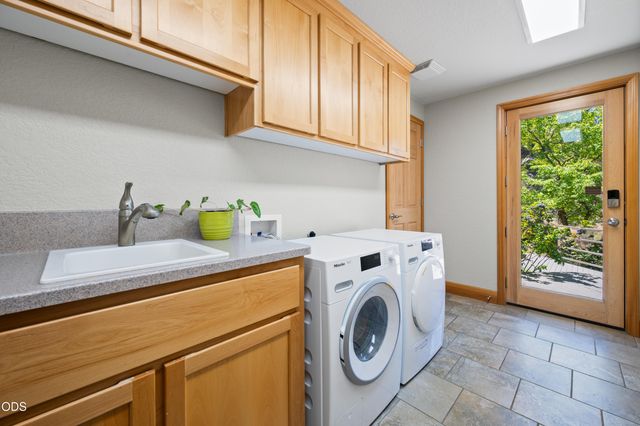 4211 NW Lower Village Road, Bend, OR 97703