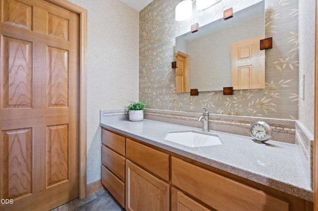 4211 NW Lower Village Road, Bend, OR 97703