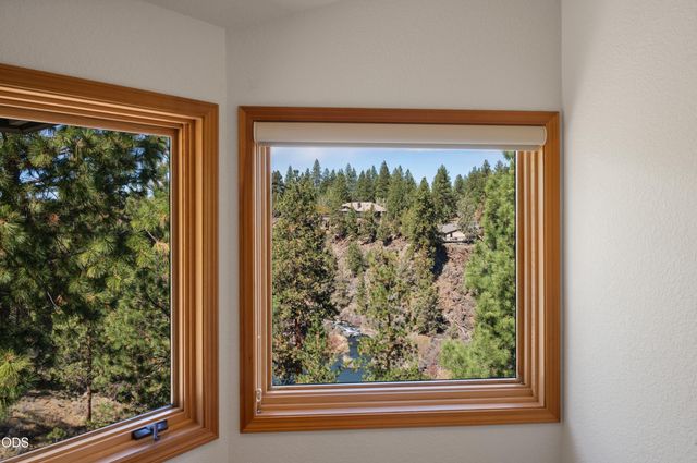 4211 NW Lower Village Road, Bend, OR 97703