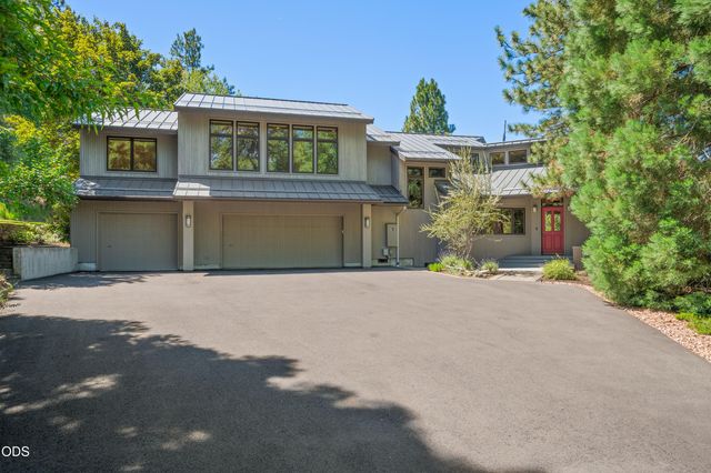 4211 NW Lower Village Road, Bend, OR 97703