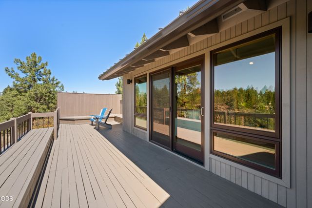 4211 NW Lower Village Road, Bend, OR 97703