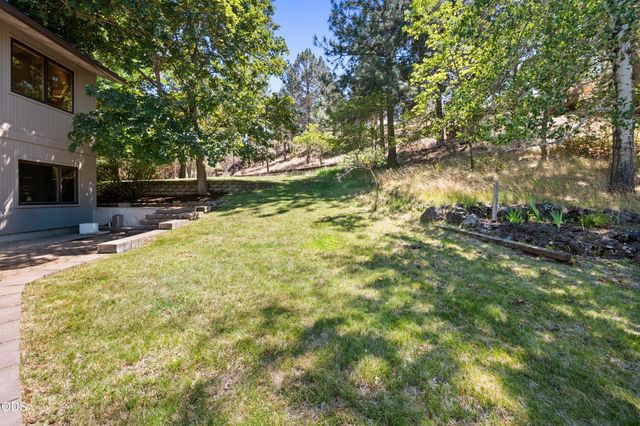 4211 NW Lower Village Road, Bend, OR 97703