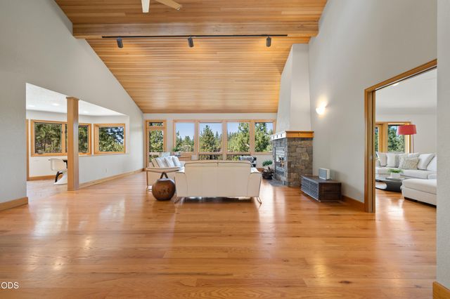 4211 NW Lower Village Road, Bend, OR 97703