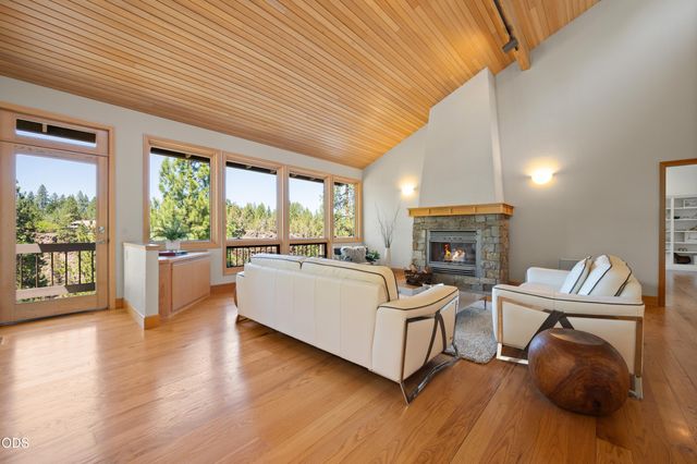 4211 NW Lower Village Road, Bend, OR 97703